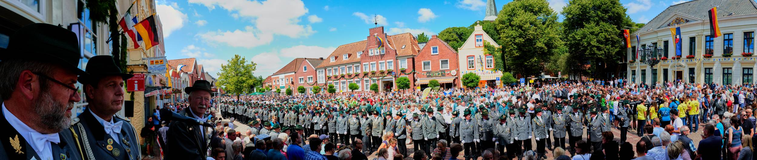 Weit über 2000 Teilnehmer am Sonntagsfestumzug