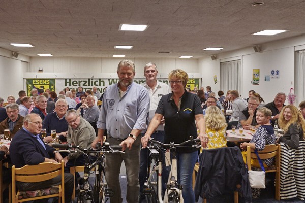 Unser Hauptmann gewinnt ein Fahrrad