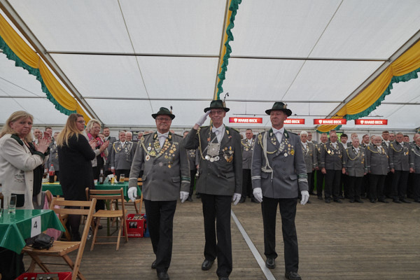 Tolle Feier im warmen Zelt