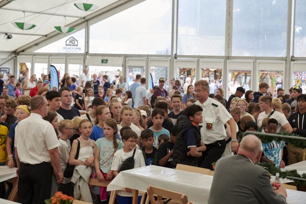 Hunderte Kinder bei der Kinderbelustigung